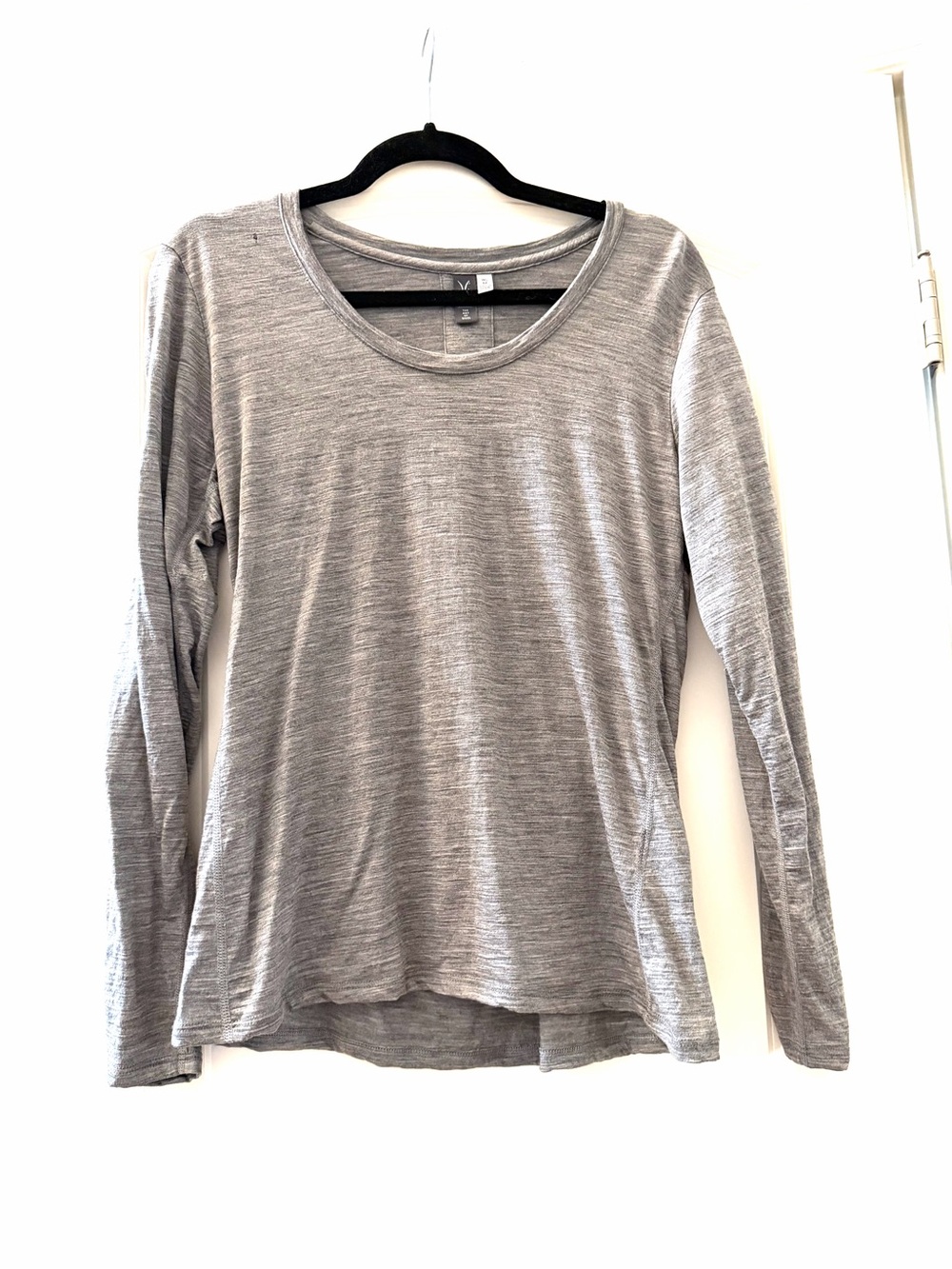 Ibex 100% Zque Certified Merino Wool Base Layer Long Sleeve Shirt. Scoop neck. m
